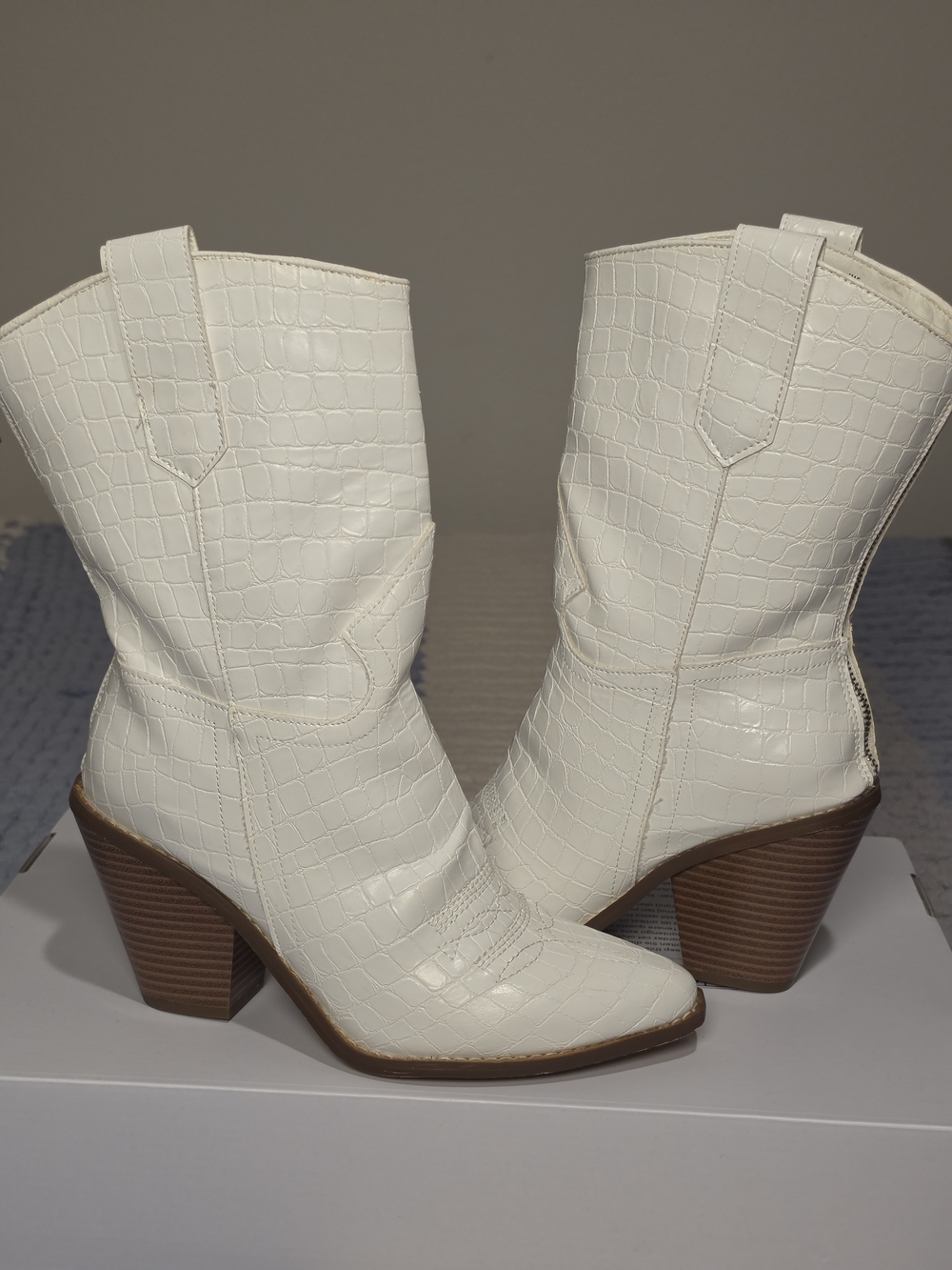 JUSTFAB White Women's Ankle Boots